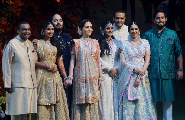 Salamn Khan, Dhoni sahit bahut sare celebrity pohanche Anant Ambani – Radhika Merchant ki shadi ke sangeet ceremony me at BKC