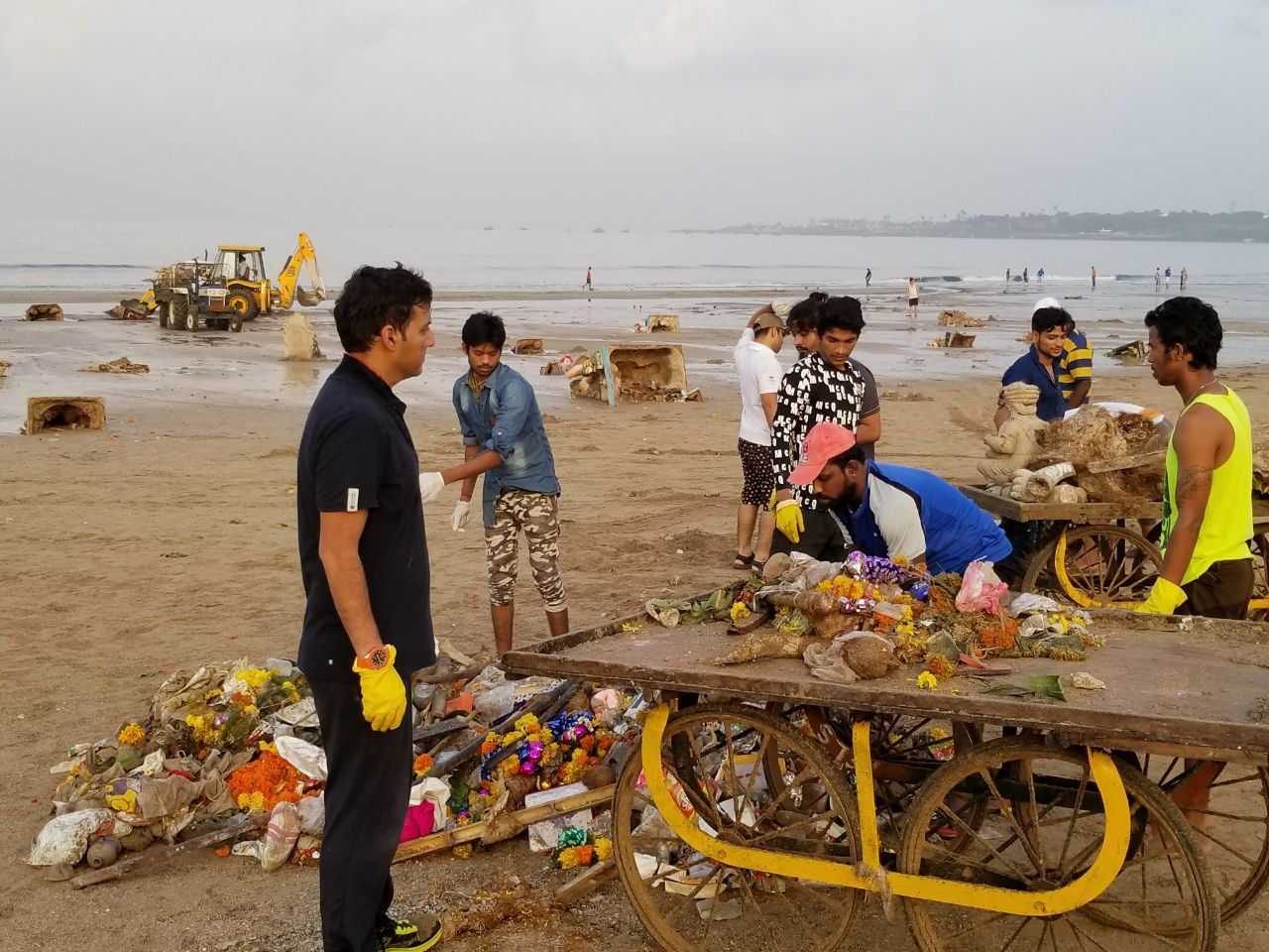 Mumbai Me Ganpati Visarjan Ke Baad BMC Ne 550 Tons Se Zyada Kachra Collect Kiya Beaches Se