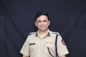 IPS officer Quaiser Khalid ko suspend kiya Maharashtra sarkar Home department ne, Ghatkopar Hoarding mamla