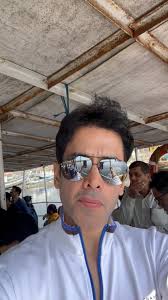Tusshar Kapoor Ferry Boat Me Malad Madh-Island Se Versova Jetty Travel Karte Hue Video Kiya Post