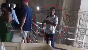 Taj Mahal Mein Qabron Par Gangajal Daala, 2 Hindu Mahasabha Se Jude Logon Ne, Arrested By CISF At Agra