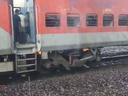 Fire In Train – Gorakhpur LTT Express Train Me Ek Dabbe Ke Brake Liner Me Lagi Aag At Kalyan Thakurli Station