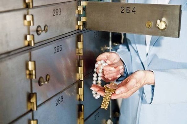 Bank Locker Se Customers Ka 3 Crore Value Ki 4Kg Gold Jewellery Churane Wala Employee Sahit 2 Arrested At Bhandup