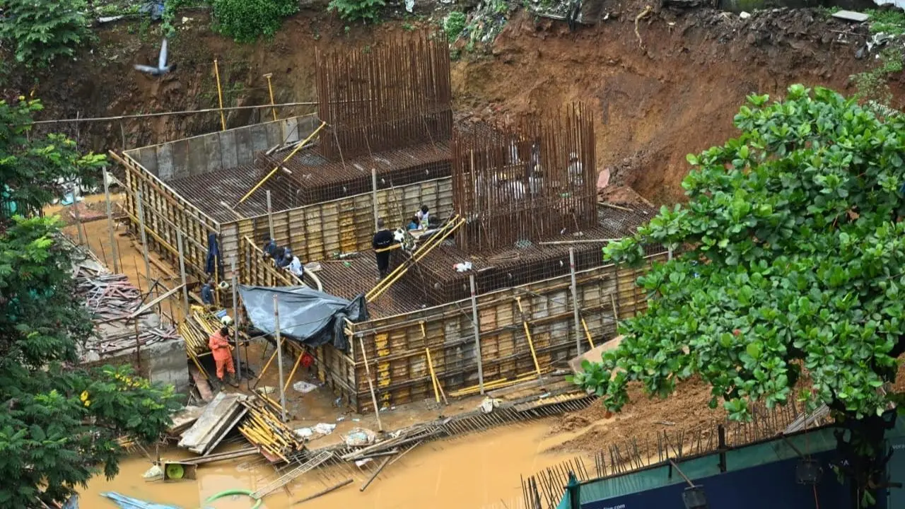 Building Construction Site Par Hua Haadsa 1 Labour Ki Death 3 Injured Hue At Malad East, SRA Project Me Hua Haadsa