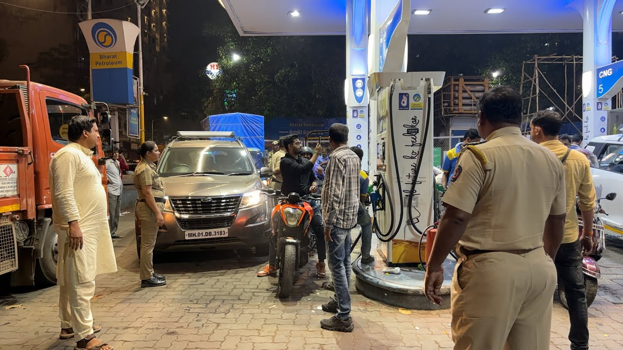 Live Mumbai ke Petrol pump ka haal