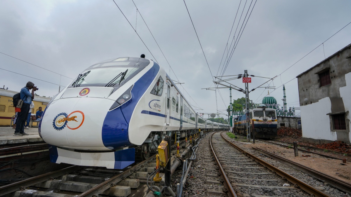 Vande Bharat Express Ke Brake Me Technical Gadbadi Aayi At Asangaon, Aadha Ghanta Late Aayi Jalna Se Mumbai Train