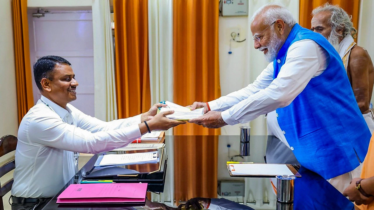 PM Modi Ke Pass Ghar, Gaadi, Zameen Nahi Hai, Net Worth Rs 3.02 Crore Declare Kiya Apne Election Affidavit Me