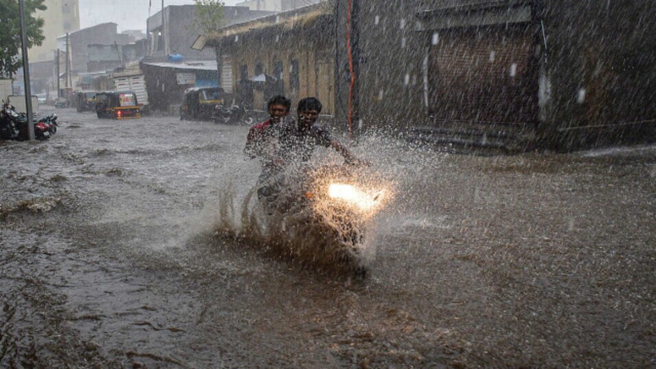 Mumbai Ka Mausam Hoga Suhana Iss Weekend, Acchi Baarish Hone Ki Sambhavana, IMD Ne Bataya Yellow Alert
