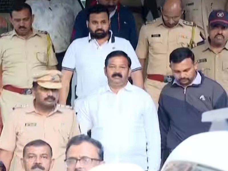 BJP MLA Ganpat Gaikwad Sahit 3 Log Arrested By Thane Police, Shinde Group Leader Par Firing Karne Ka Mamla