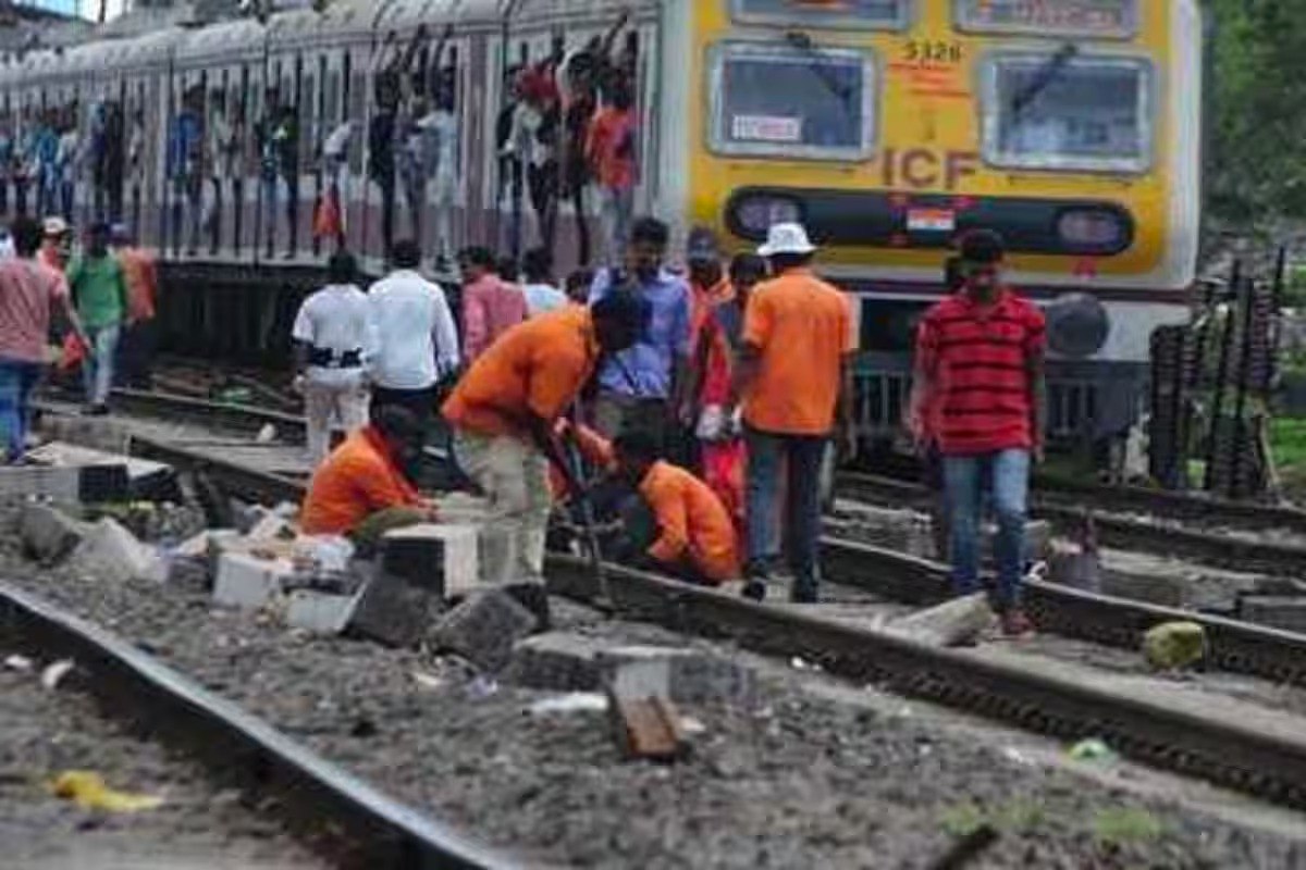Local Train Sunday Block on Central Western and Harbour Lines Update 24 March 2024
