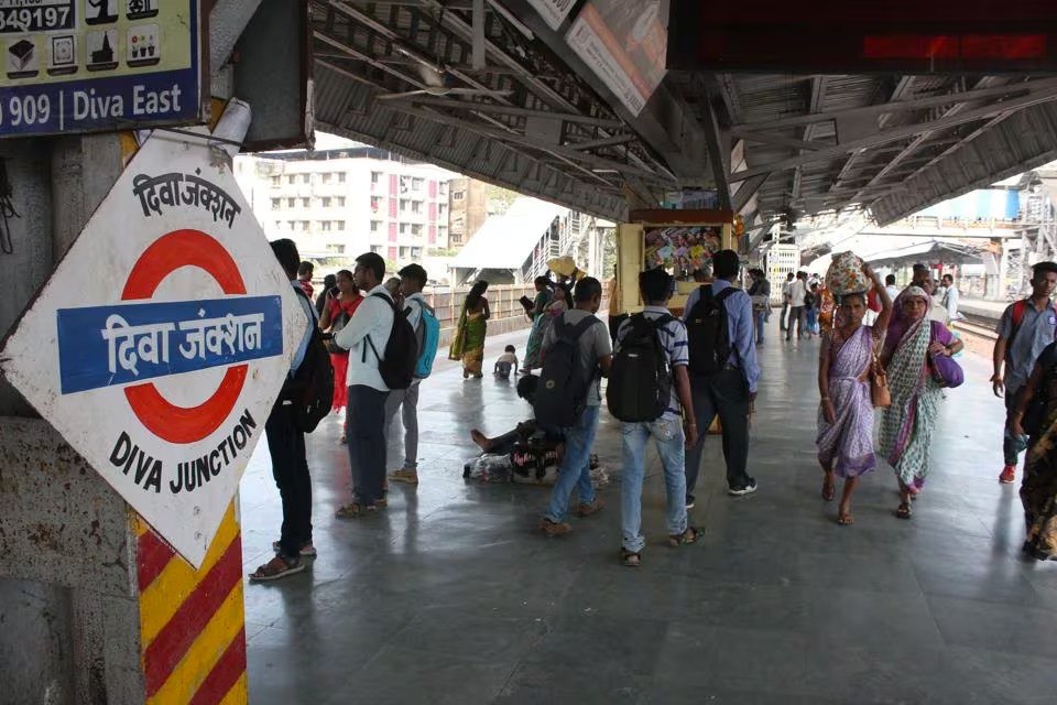 Phatka Gang Ki Wajah Se Local Train Traveller Ko Hath Ganwana Pada At Diva, Aaropi Arrested By Thane Railway Police