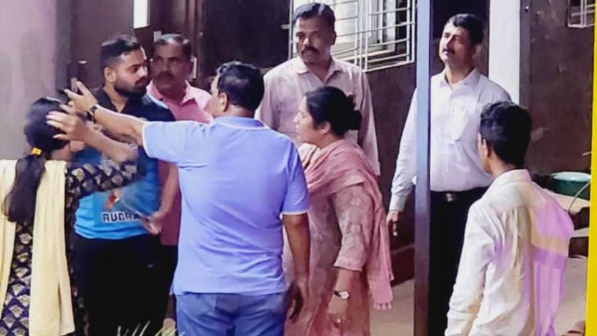 Extortion Rs 1.50 Lakh Lene Par Navi Mumbai Ex-Corporator Sahit 2 Logon Ko Thane Police Anti Extortion Cell Ne Arrest Kiya