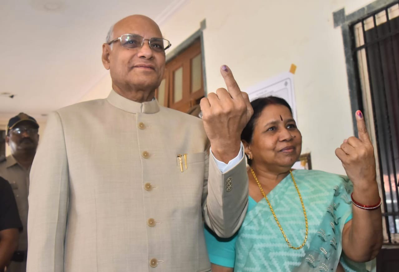 Governor Ramesh Bais And His wife Rambai Bais Cast Their Vote At Malabar Hill Under South Mumbai Lok Sabha Constituency
