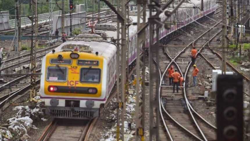 Local Train Sunday Block Update: Western, Central, Aur Harbour Local Lines Par Kab Aur Kahan Rahega Block 18 August Ko