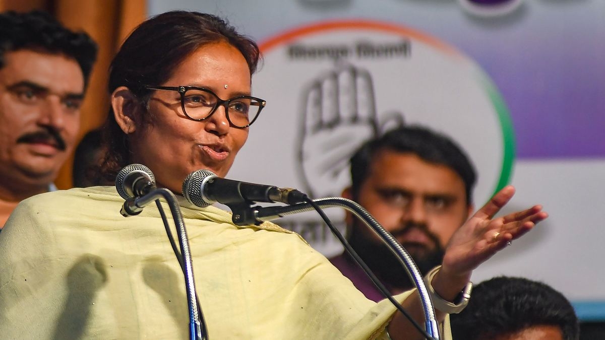 Varsha Gaikwad Ko Mumbai President Post Se Hataya Jaaye, 16 Bade Congress Leaders Ki Aala Kaman Se Maang
