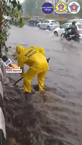 Mumbai Police Road Par Water Logging Clear Karte Hue