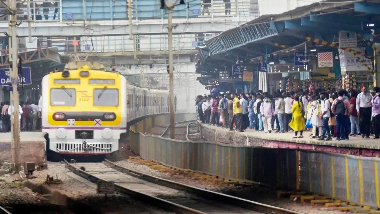Local Train Me Bomb – Train Vasai Station Par Rukakar Check Ki Gayi, Afwah Phailane Wala 1 Arrested By Railway Police