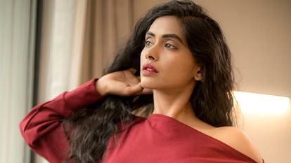 ‘Drug In Parcel’ Scam Mein Actor Anjali Patil Se ₹5.79 Lakh Ki Thagi