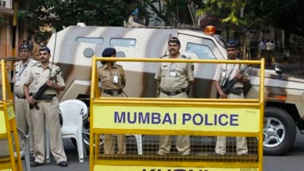 New Year Night Mumbai Police ki karwai, 112 Jagha Nakabandi Lagakar 9025 Gaadiyan Check Ki Gayi