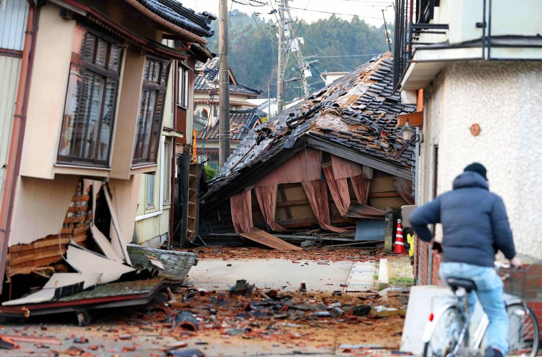 Japan Me Qudrat Ka Qahar – Earthquake Ke Jhatke Lage Phir Tsunami Alert Issue Kiya Gaya, 4 Ki Death Hui Ab Tak