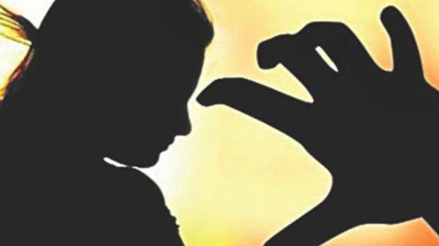 Nagpada Police Motor Transport Department Ke 3 Seniors Par Rape Ka Aarop Lagaya 8 Mahila Police Constables Ne