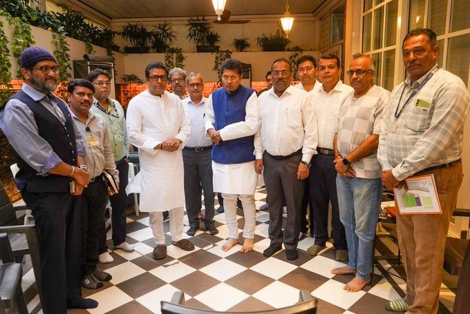 MNS Raj Thackeray Ke Ghar Shivthirth Jaakar Mulaqat Kiya Mumbai Guardian Minister Deepak Kesarkar Ne