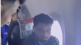 IND vs AFG, 2nd T20I: Rahmanullah Gurbaz Catches A Sleeping Rinku Singh By Surprise During Flight Journey; Watch