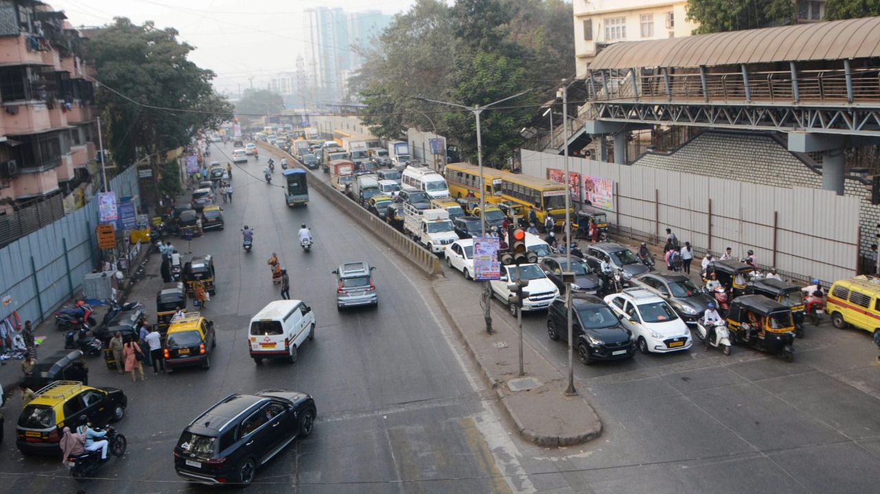 Traffic Diversion – Sion Road Over Bridge Demolition Work Shuru Hoga, May 2024 Tak Rahega Diversion