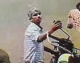 Bike Mirror Chori Caught on Cctv Footage at Dongri