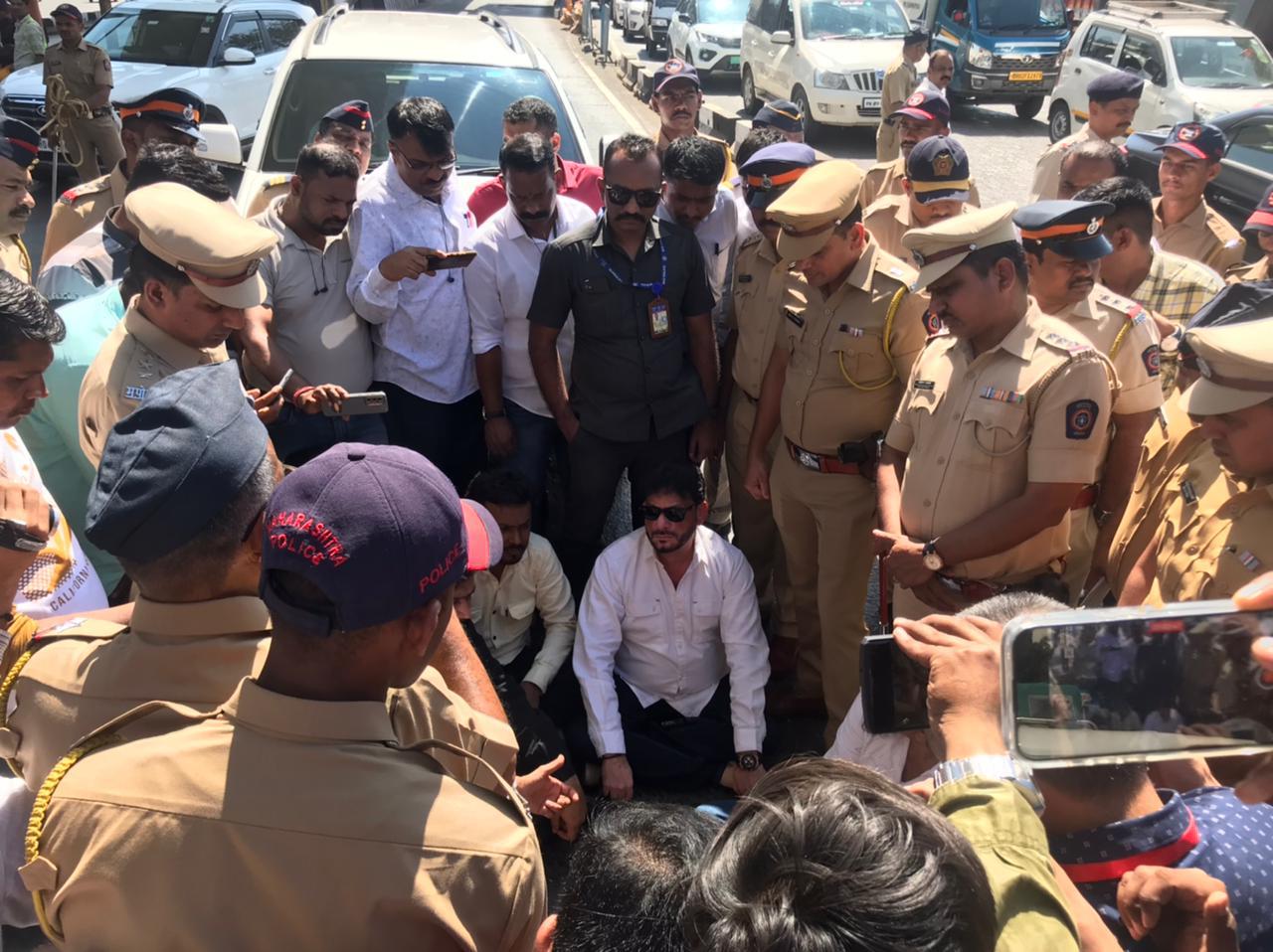 Big Beaking : Waris Pathan Detained at Dahisar Chck Naka