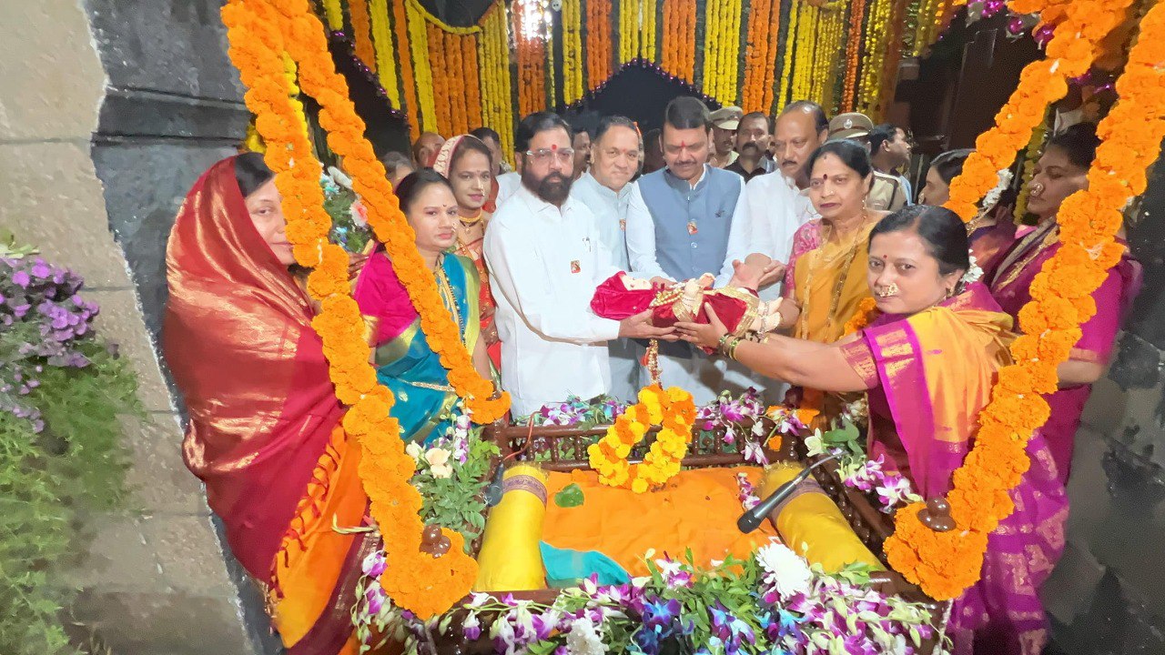 ShivJayanti celebrate karne CM Shinde, DCM Fadnavis, DCM Ajit Pawar Shivneri Fort pohanche