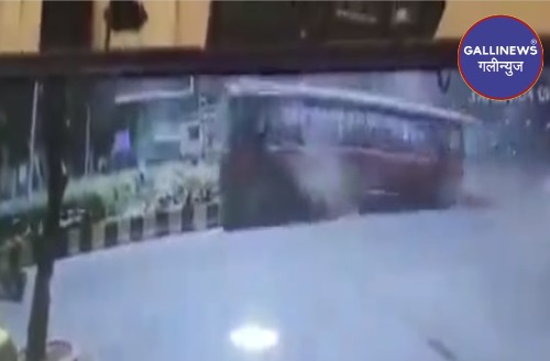 BEST Bus Car Se Takra Kar Divider Par Chadgayi At Navi Mumbai, No Injury Reported