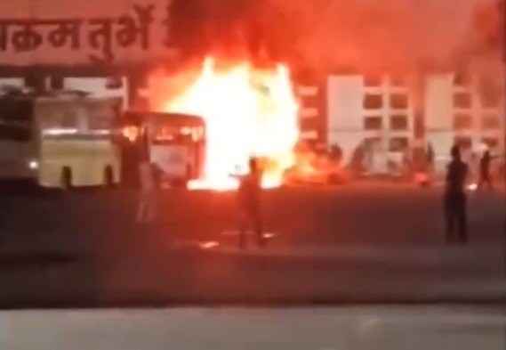 Fire in Turbhe bus depot at Navi Mumbai, No injury reported