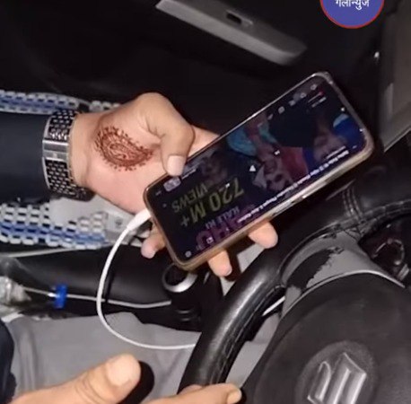 “Oh My God: Yeh OLA Uber Driver Driving Ke Waqt Mobile Par Kya Dekhte hue pakde gaye?”