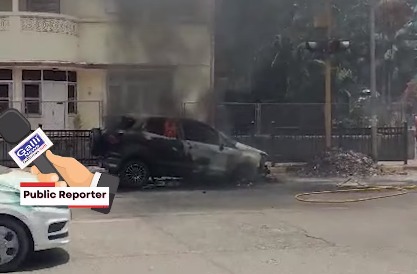 Khar Subway Ke Bahar Car mai lagi aag||