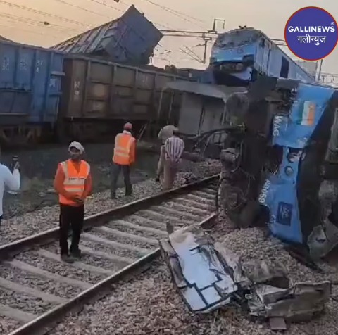 3 Train ki Takkar, 2 Goods train ki takkar, Bazu se jaarahi Passenger train bhi cahpet me aayi, 2 Injured at Punjab