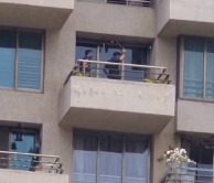 Suicide Karne Jaha Rahe Admi Ki Jaan Bachayi Secretary Gaurd Ne At Andheri West