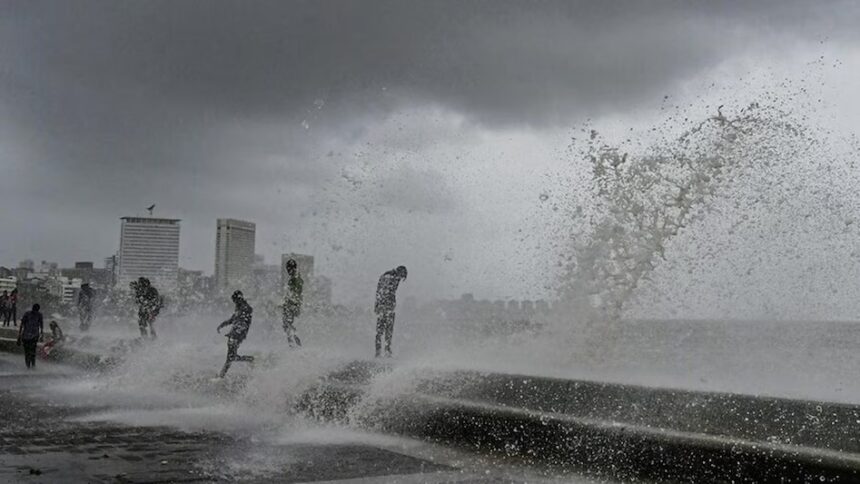 Mumbai Ka Mausam – Ruk Ruk Kar Halki Baarish Hone Ki Sambhavna, Yellow Alert Zahir Kiya Mausam Vibhag Ne