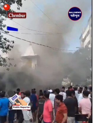 Fire Near Chembur Railway Station, Charon Taraf Dhunwa Hi Dhunwa