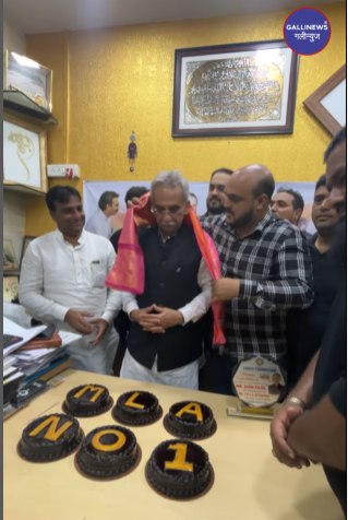 Sahas Foundation Ne MLA NO 1 Ka Cake Bana Kar, MLA Amin Patel Ko Badhayi Di