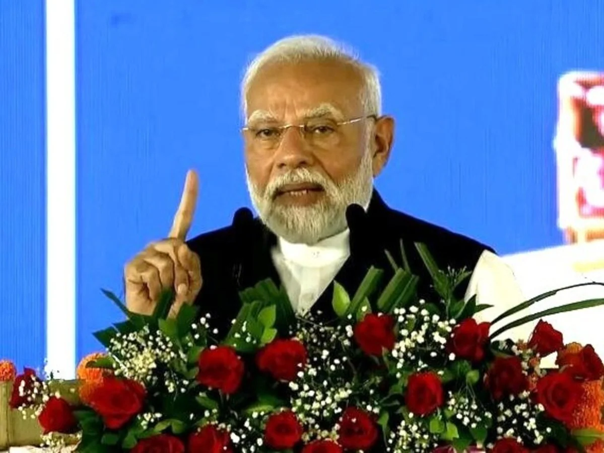 Lakhpati Didi Programe Me PM Modi Ne Kaha Mahilaon Ke Khilaf Atyachar Ka Doshi Koi Bhi Ho Bachna Nahi Chaiye At Jalgaon