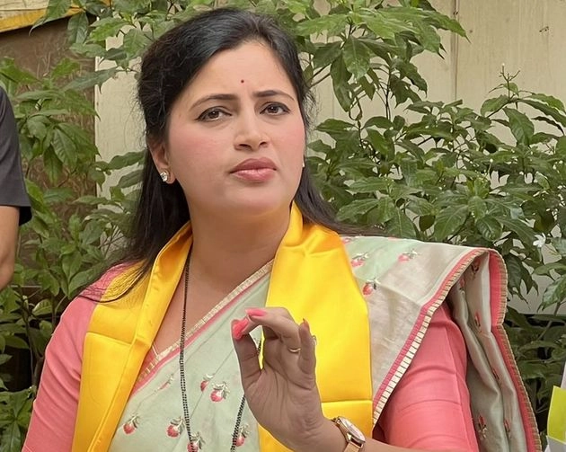 MP Navneet Rana Ko Jaan Se Marne Ki Dhamki Mili Whats App Par, Police Complaint Darj