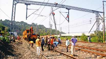 Central Railway Ne 3 Days Ka Power Block Announce Kiya, 19, 20, 21 April, CSMT Station Par Platform Extension OHE Work Hoga
