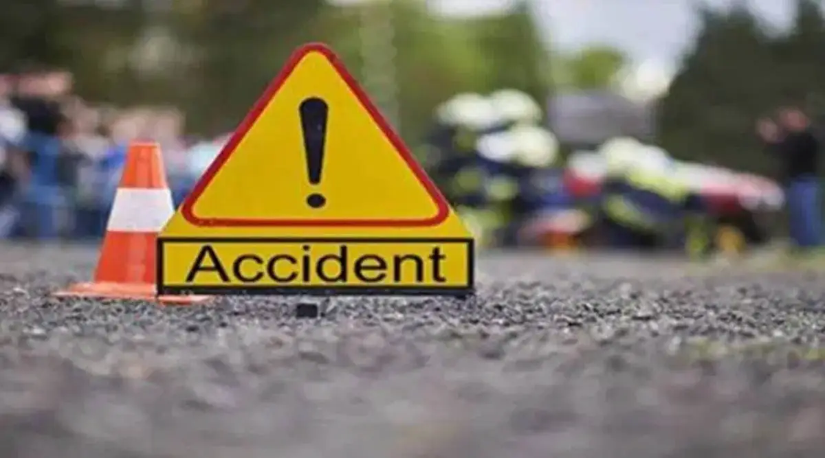 3 Dead – Dumper – Two Wheeler Ki Takkar Me 3 Logon Ki Death Hui At Parel Bridge