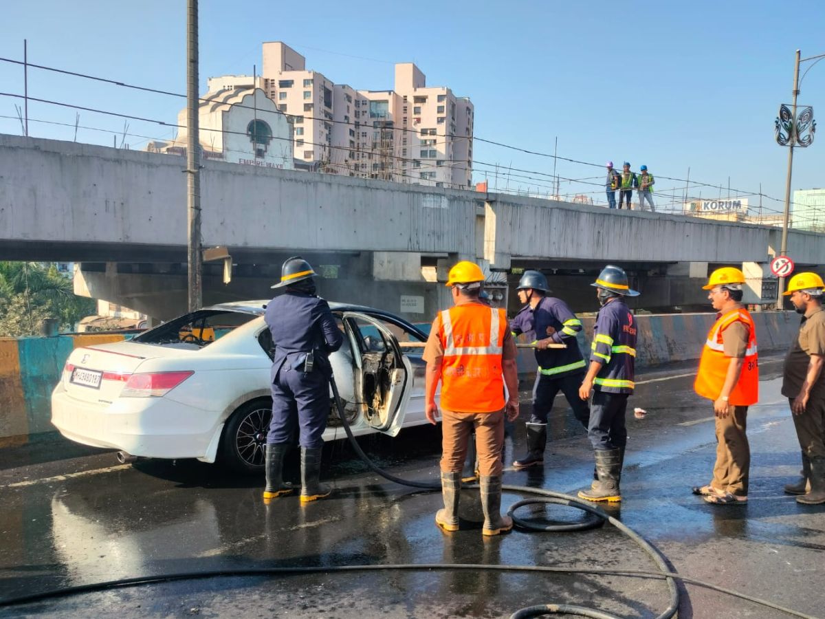 Fire In Car, Bal Bal Bacha Driver At Nitin Company Flyover Thane