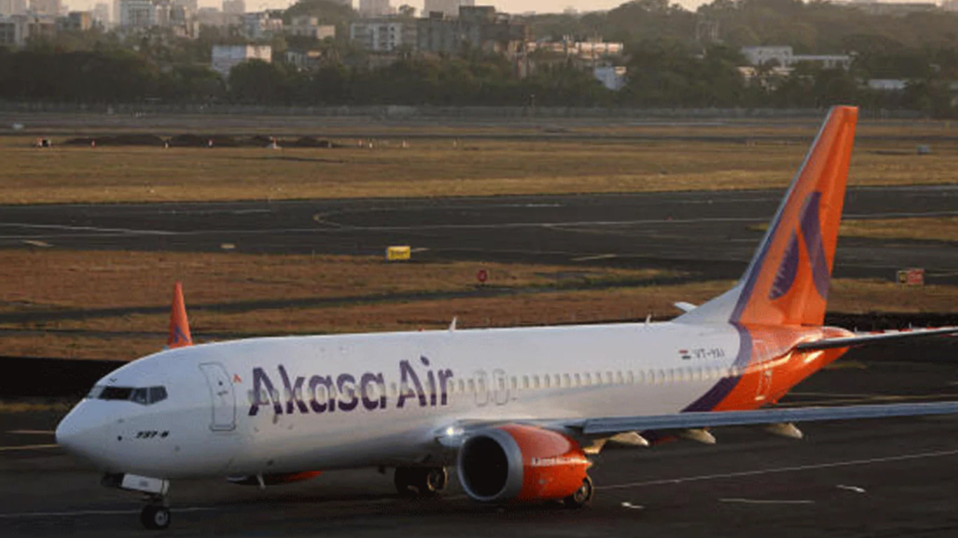 Emergency Landing – Varanasi Se Mumbai Aarahi Akasa Air Flight Ki MP Ke Bhopal Me Land Kiya Gaya, Medical Emergency Mamla