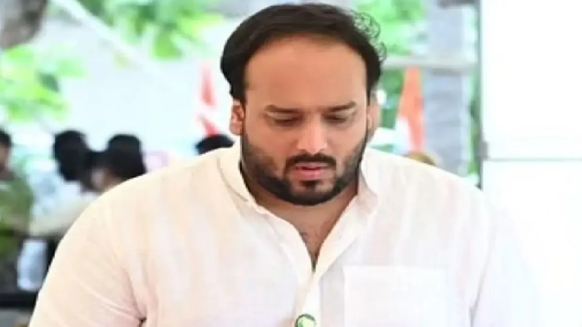Congress Ki Seat Shivsena UBT Ko Diye Jaane Par Zeeshan Siddique Ne Kiya Post, Satha Nibhana Toh Unki Fitrat Me Nahi