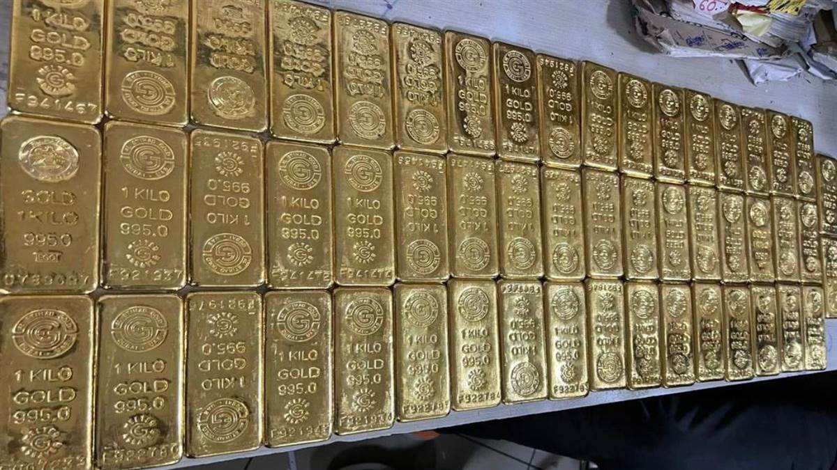 Gold Mila Sharjah Se Aayi Flight Me, Mumbai Airport Par Customs Officials Ne 4 Kg Gold Seize Kiya