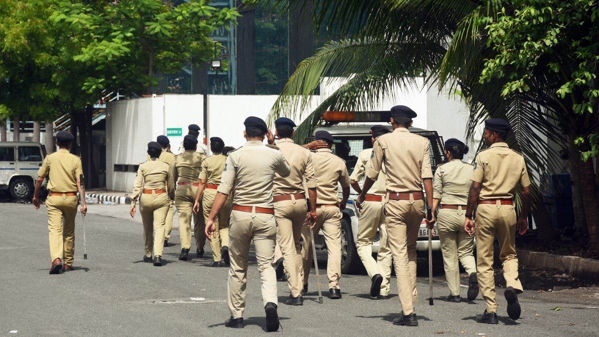 159 Police Cases Darj Kiye Gaye Poore Maharashtra Me Polling Ke Din, Mumbai Me 2 FIR Aur 2 NC Darj Ki Gayi