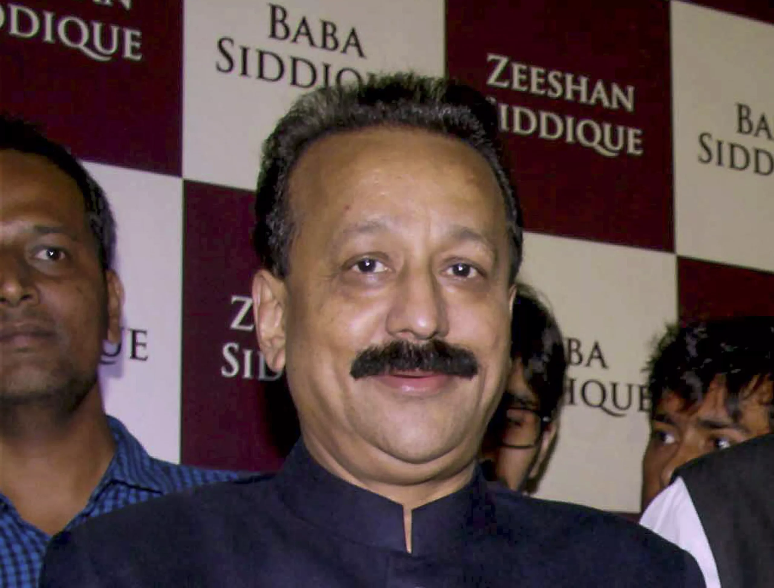 Baba Siddiqui Murder Case Me Mumbai Police Crime Branch Ne Aaj 4500 Pages Ki Chargesheet File Kiya MCOCA Court Me
